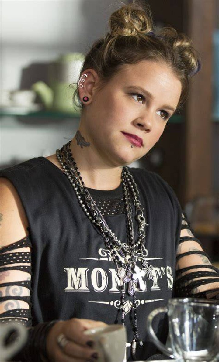 1600x1200 Sosie Bacon As Skye Miller In 13 Reasons Why Season 2