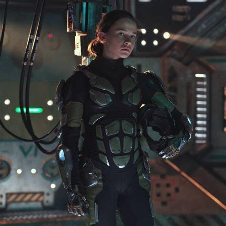 2048x2048 Cailee Spaeny In Pacific Rim Uprising 2018 Ipad Air HD 4k