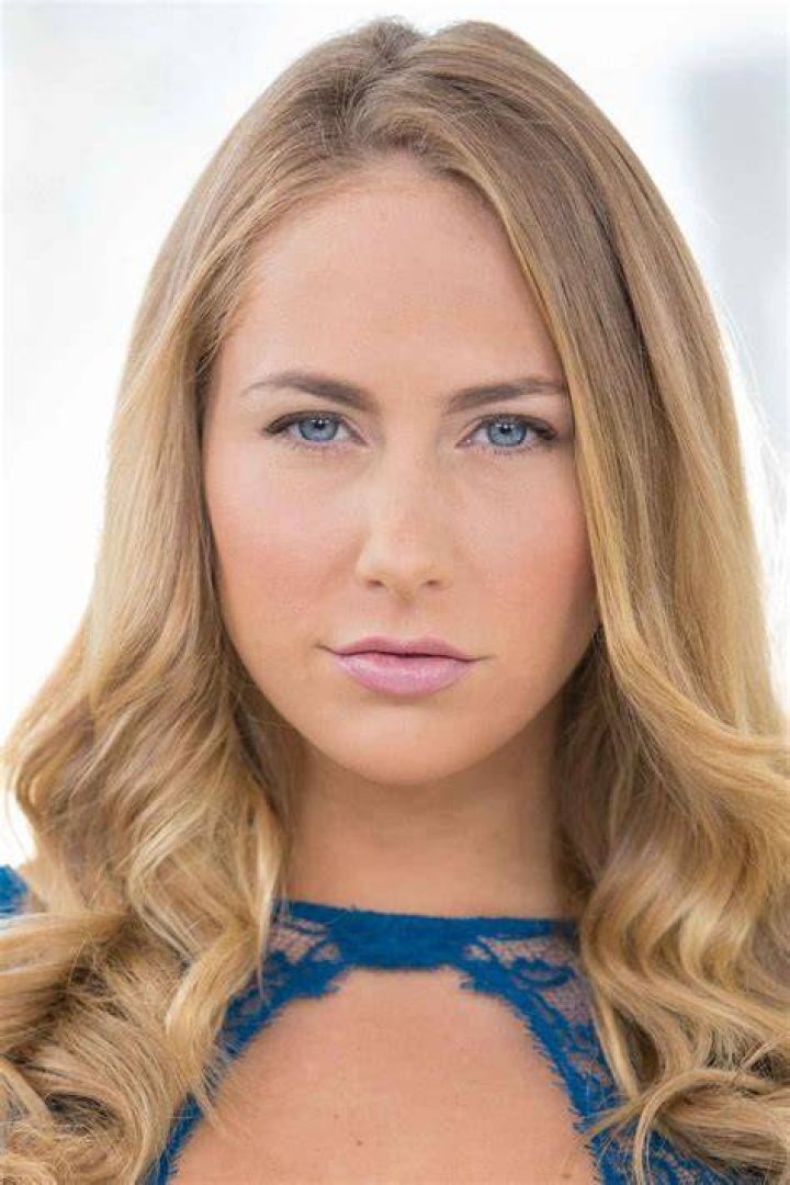Carter Cruise Profile Images — The Movie Database (TMDB)