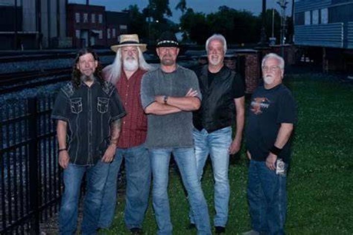 Danny shirley of CONFEDERATE RAILROAD after a show at the BILLY BOB' s