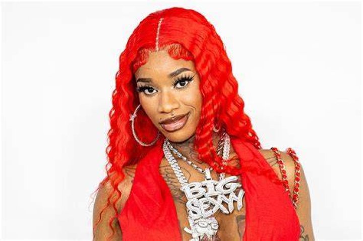Female Rapper SEXYY RED Breaks Up w/ College Educated BF, Now