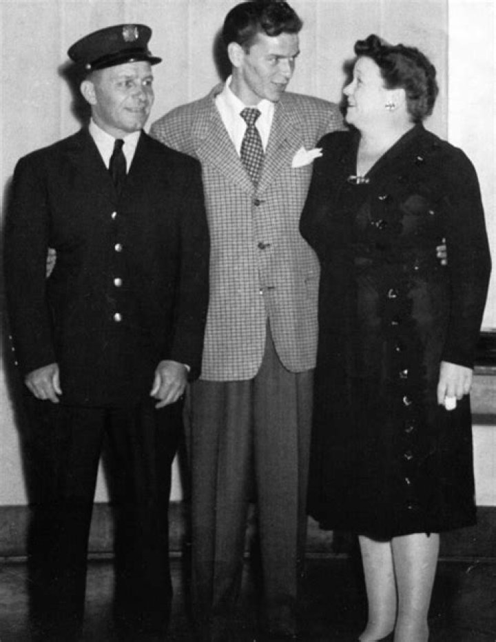 Frank Sinatra and his parents Frank sinatra, Sinatra, Love frank sinatra