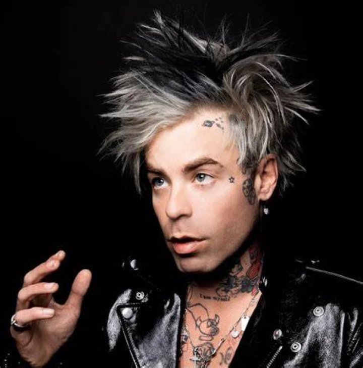 Mod Sun Talks MGK, Travis Barker, and Sobriety on 'Lipps Service'