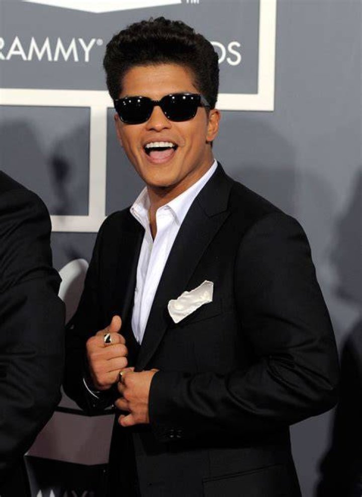 SABRINA NIDA ALHUSNA Bruno Mars 'Biography'