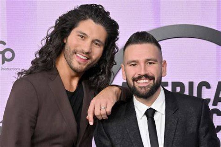 Shay Mooney de Dan + Shay a perdu 50 livres en 5 mois Détails Crumpe