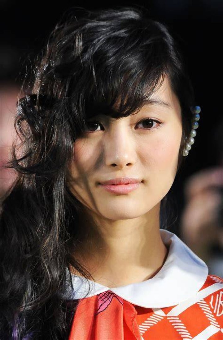 Shioli Kutsuna Movies, Bio and Lists on MUBI