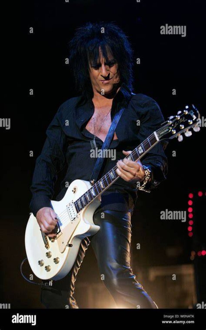 Steve Stevens A Guitarist for all Seasons!