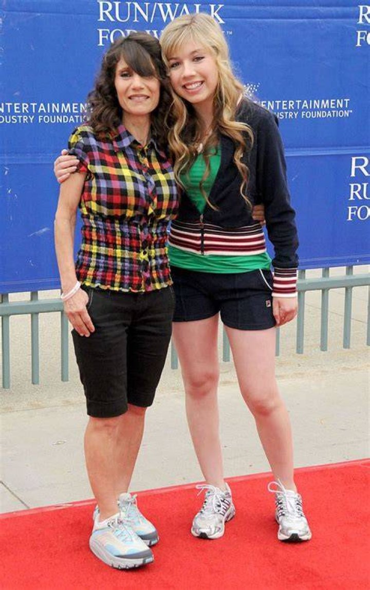 Unveiling The Secrets Of Jennette McCurdy's Paparazzi Encounter