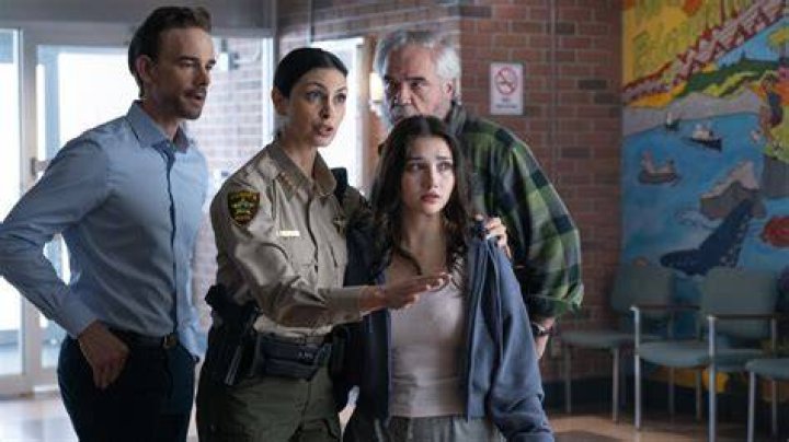 Who Plays Skye On '13 Reasons Why'? Sosie Bacon Is Following In Her